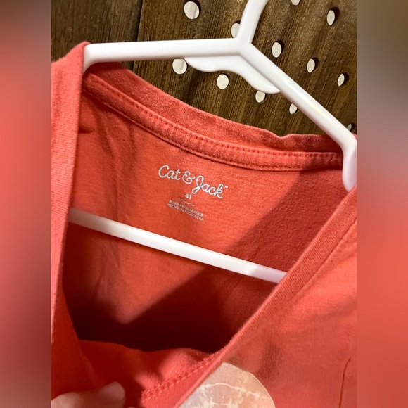 3 Tank Tops & 2 Tees - Picture 15 of 16